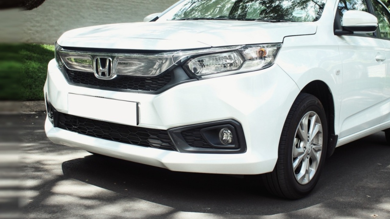 Honda Amaze — Solid Wing Chrome Face