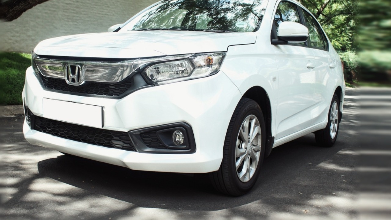 Honda Amaze — Side Stance