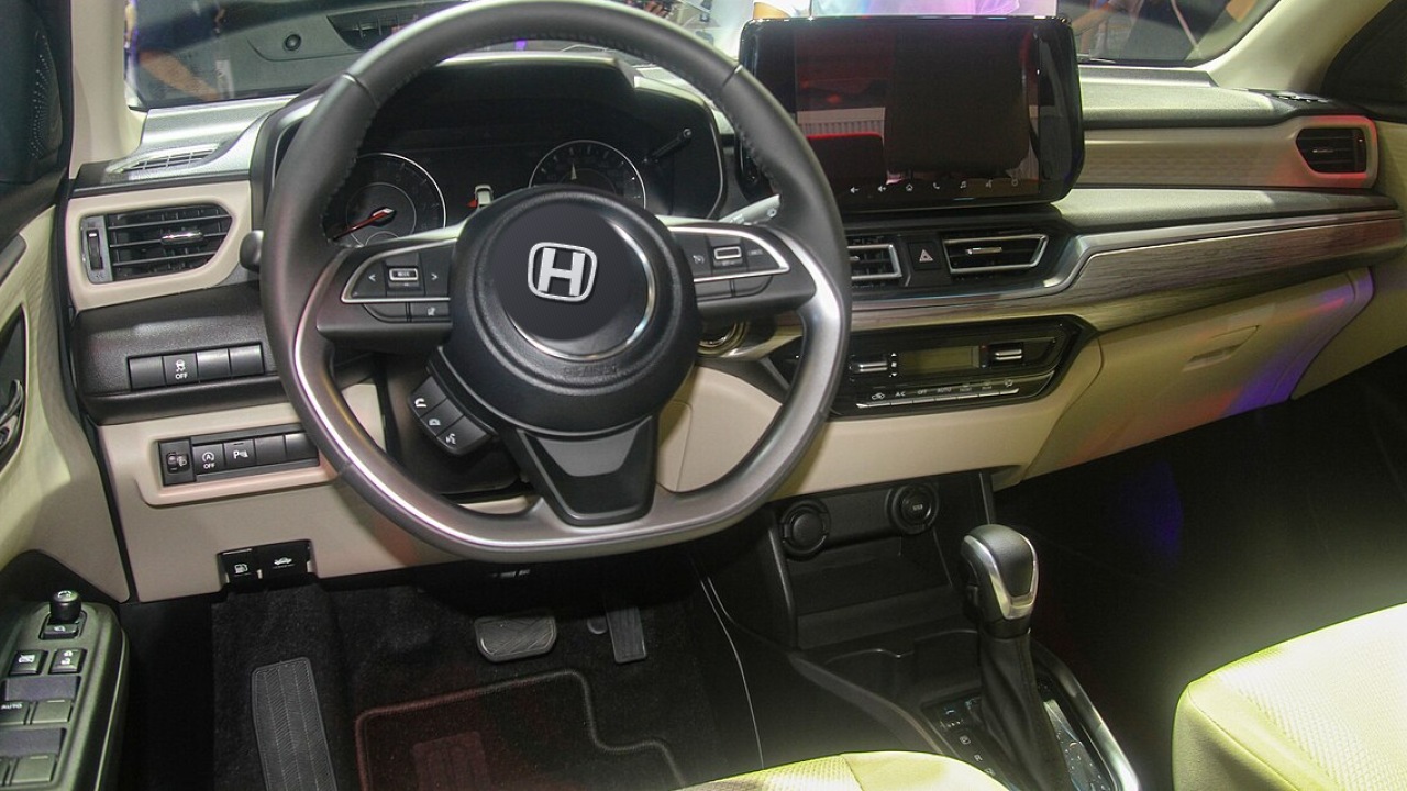 Honda Amaze — Premium Dashboard
