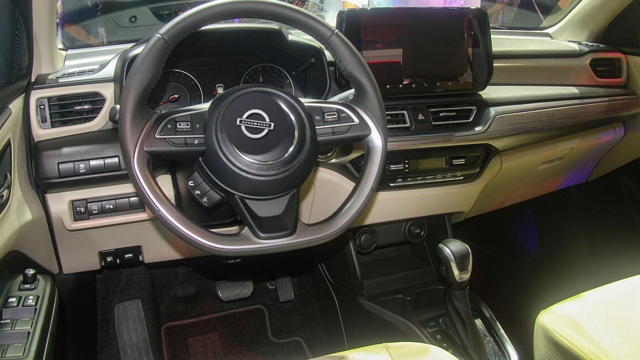 Nissan Sunny — Front Cabin